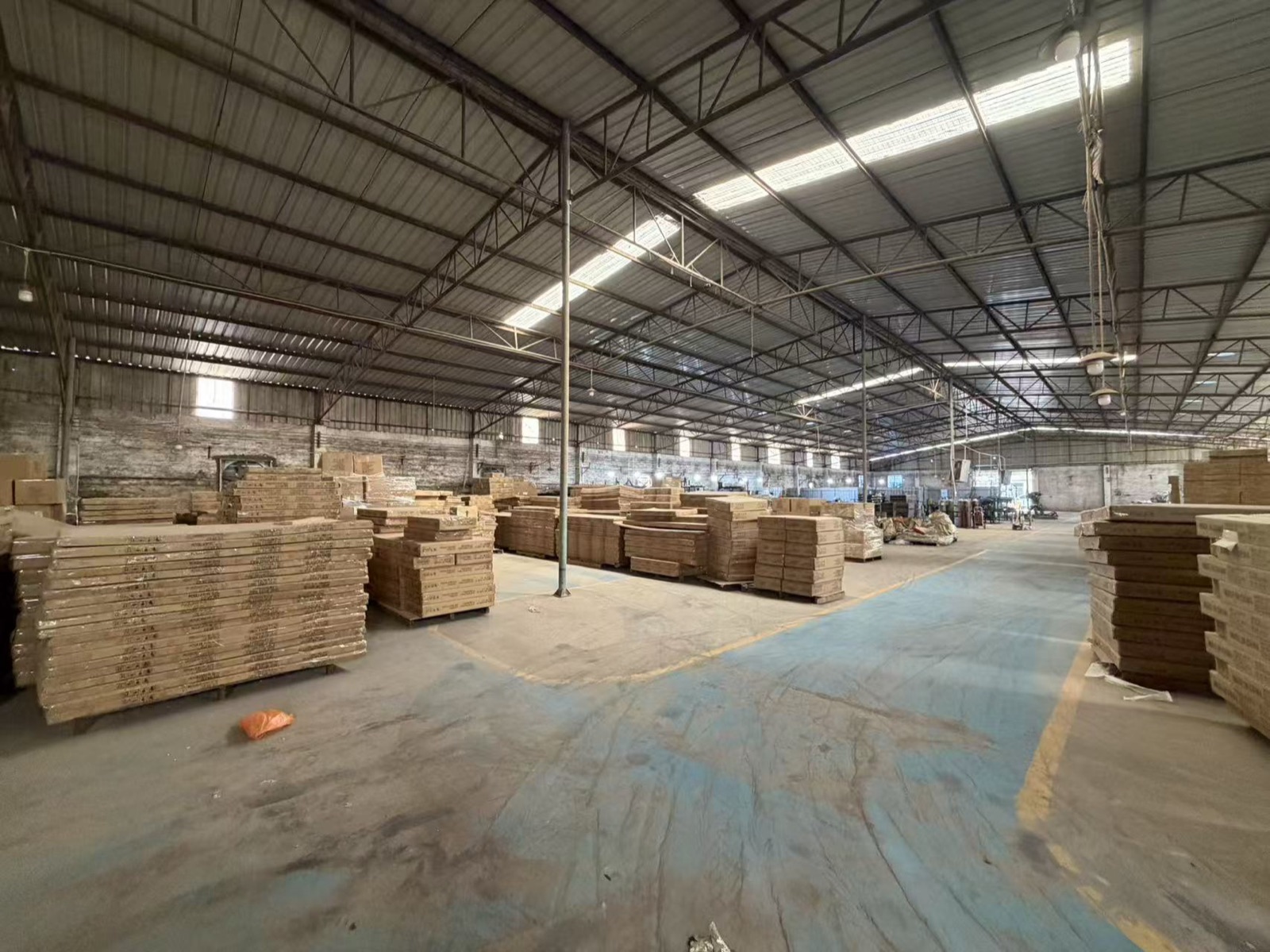Negosiasi Harga Pabrik Mebel Kantor China: Panduan 2026