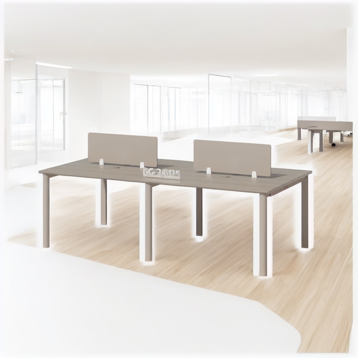 Workstation Bench 2–4 Orang + Partisi — situasi kantor