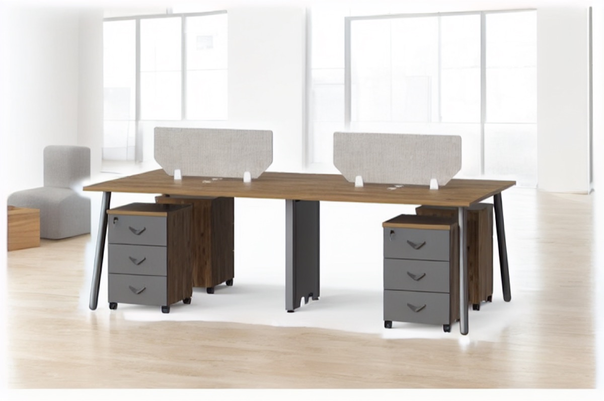 Workstation Bench 2 Orang & Layar Privasi — situasi kantor