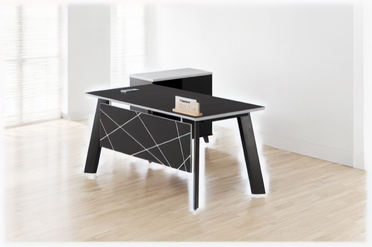 Meja Direktur L-Shape Hitam + Side Cabinet — situasi kantor