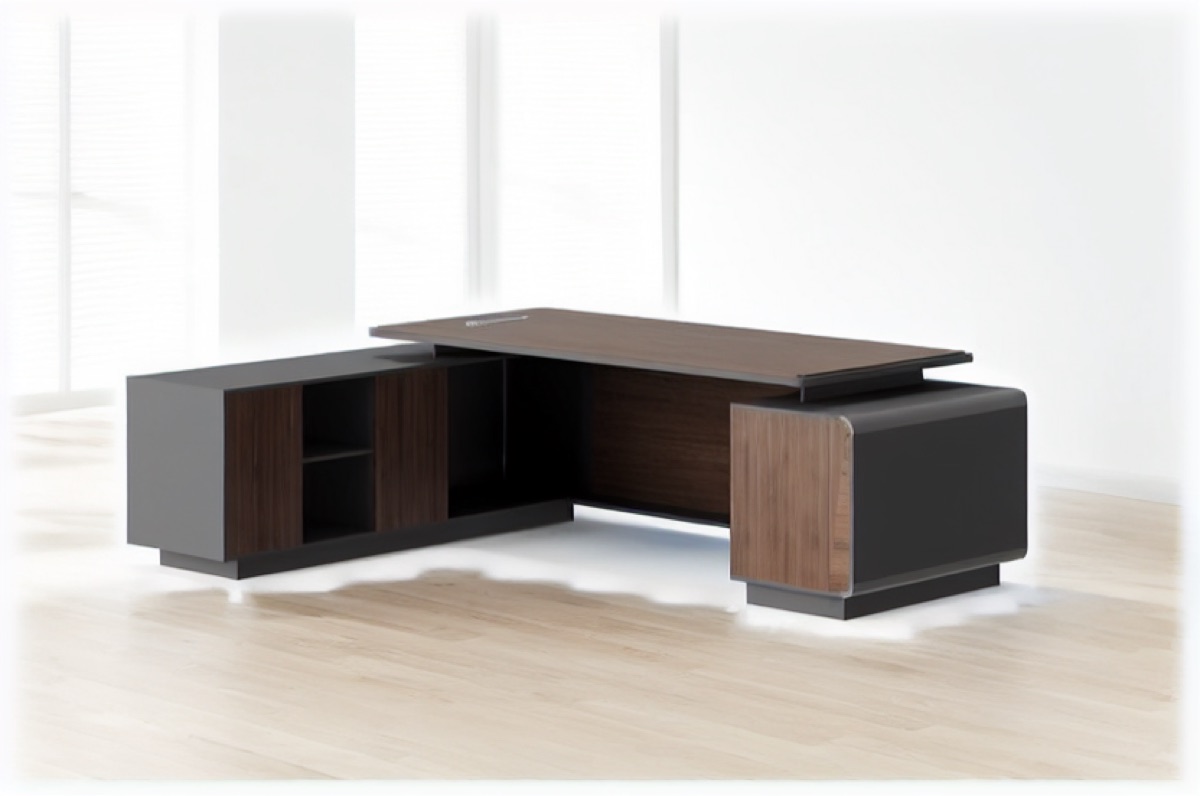 Meja Direktur L-Shape Kabinet Pintu Kayu — situasi kantor