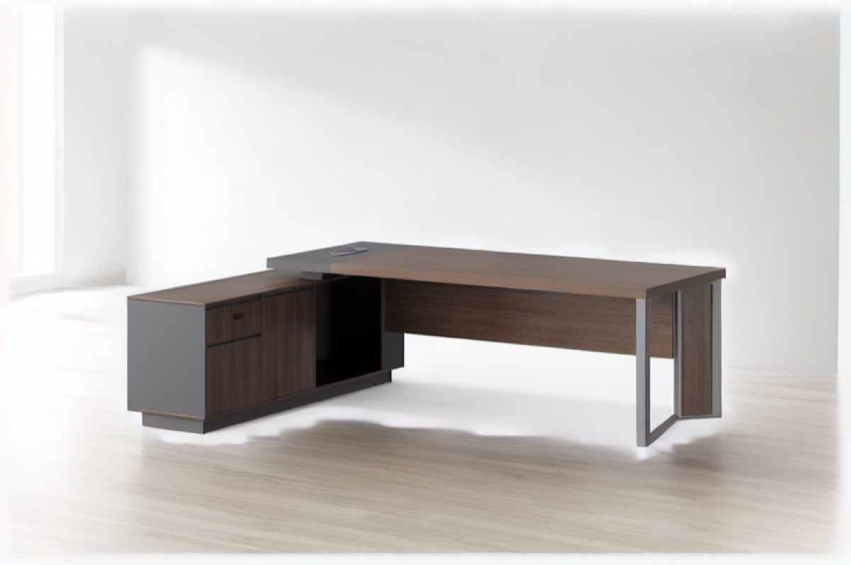 Meja Direktur L-Shape Kaki Metal + Kabinet — situasi kantor
