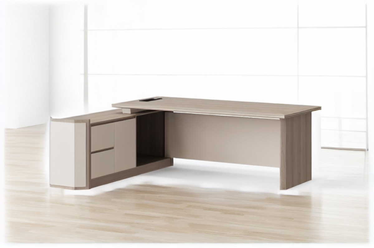 Meja Direktur L-Shape Oak Natural Kaki Panel — situasi kantor