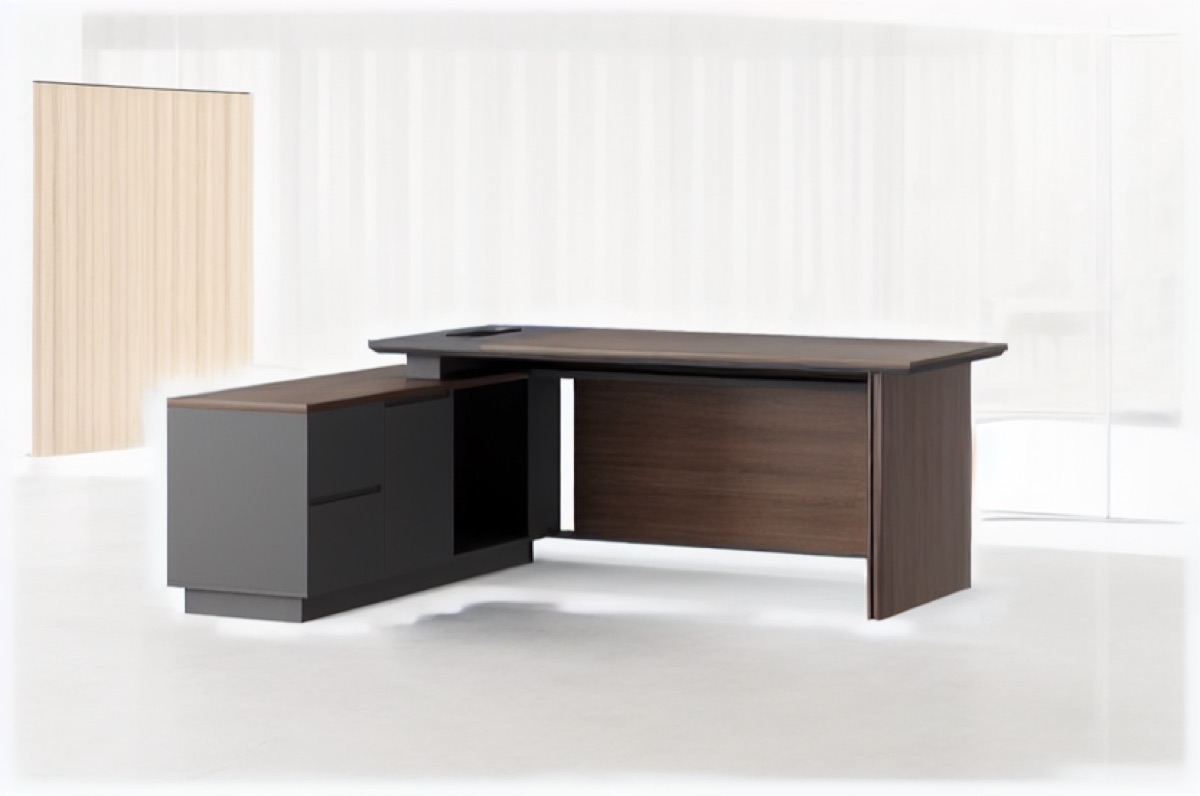 Meja Direktur L-Shape Panel Slat Walnut + Kabinet — situasi kantor