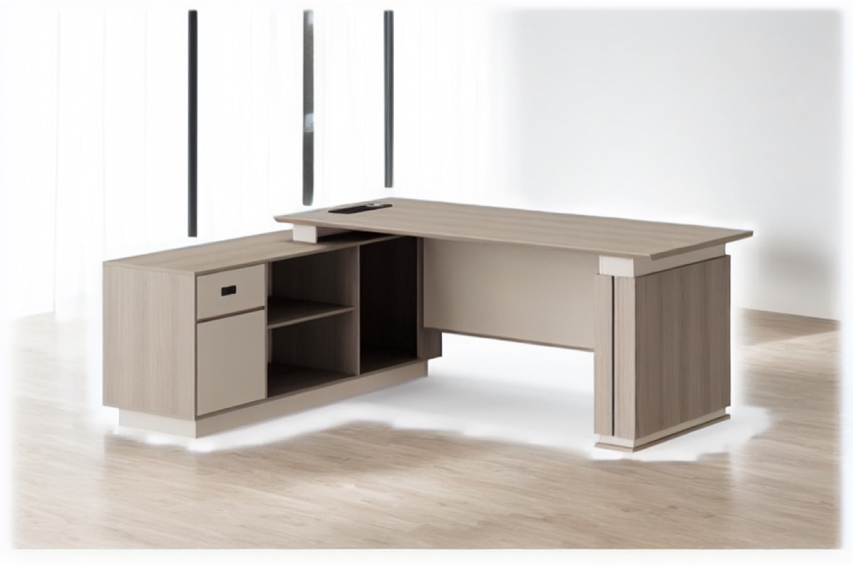 Meja Direktur L-Shape Oak Natural + Kabinet — situasi kantor