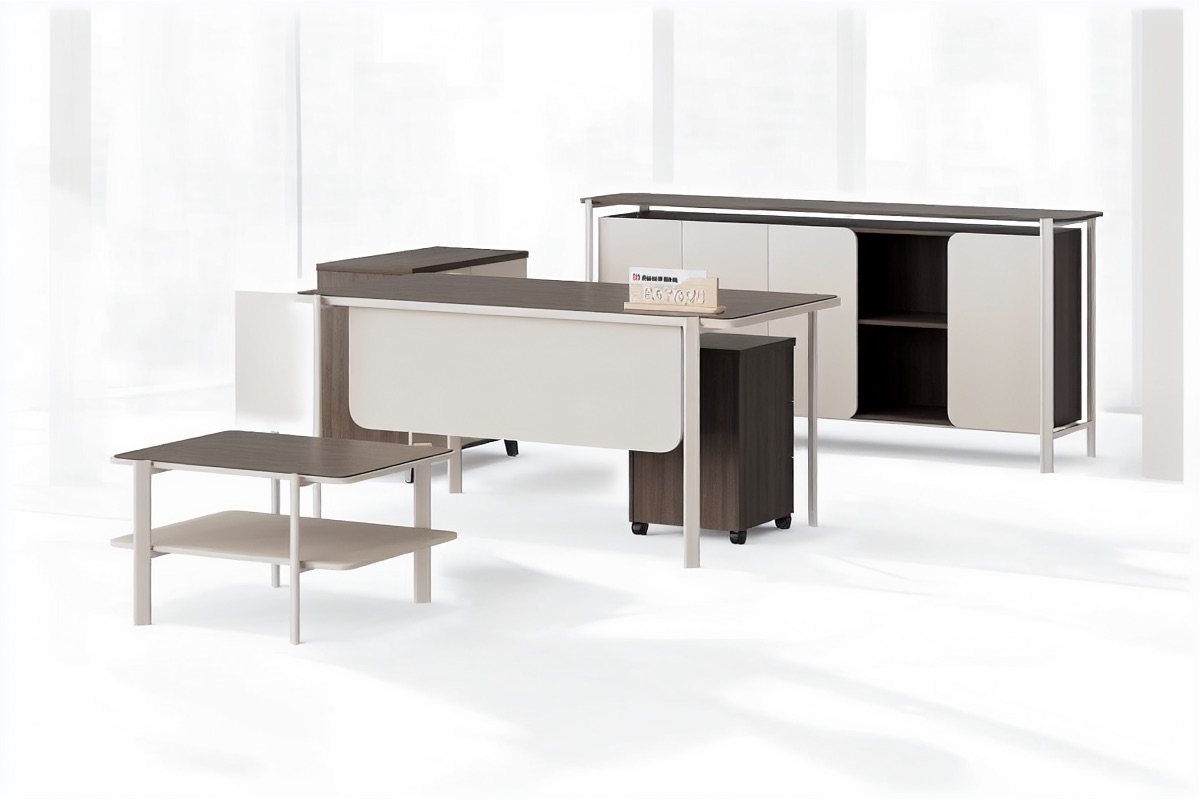 Meja Manajer dengan Side Cabinet — situasi kantor