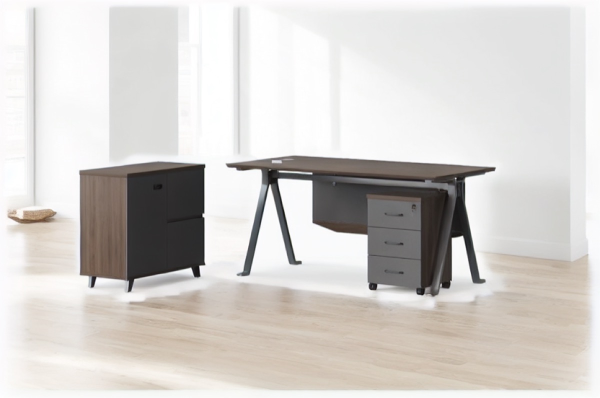 Meja Direktur L-Shape G28 Kaki Tapered + Unit Laci — situasi kantor